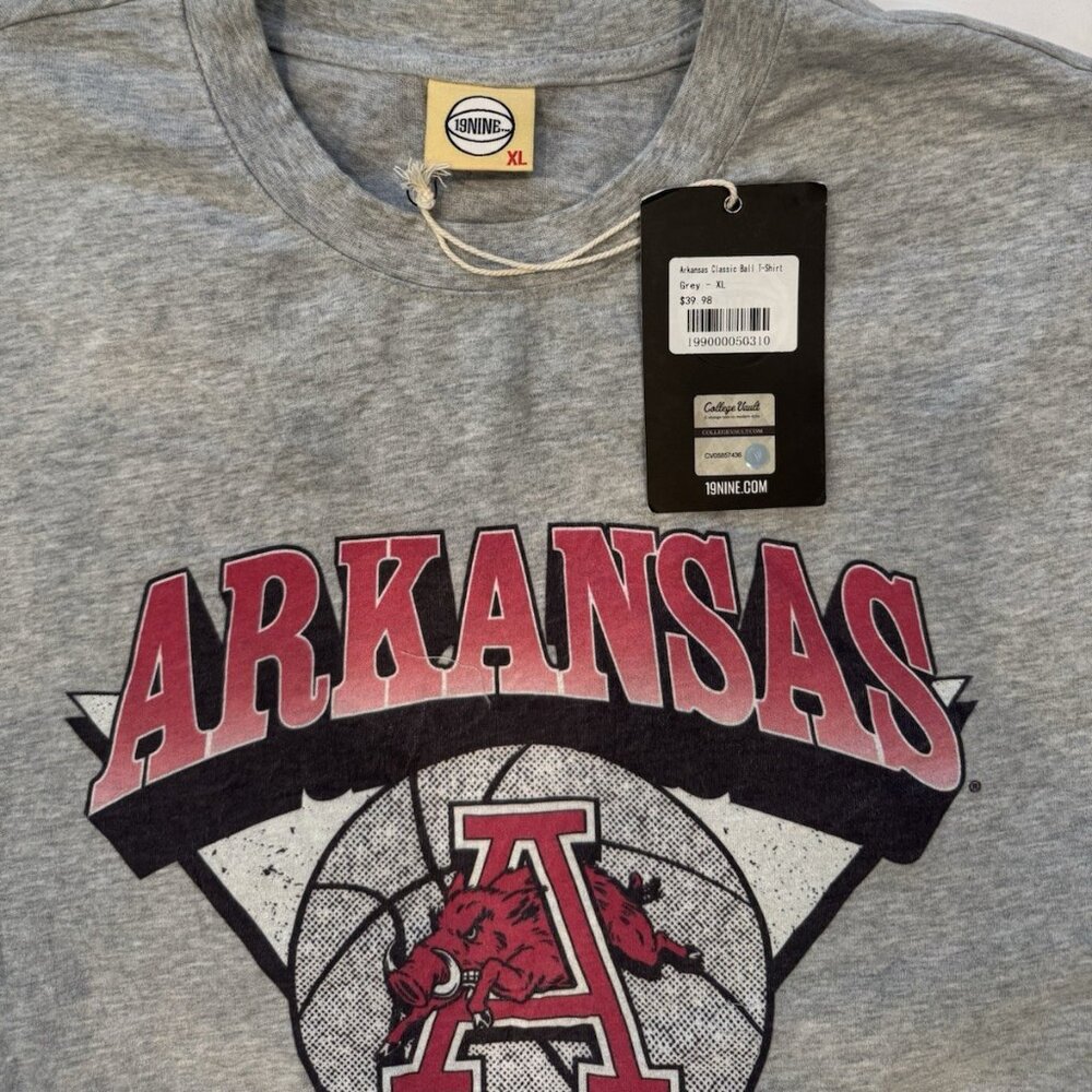 College Vault Arkansas Razorbacks Basketball T-Shirt Gay with Red Hogs Sz XL